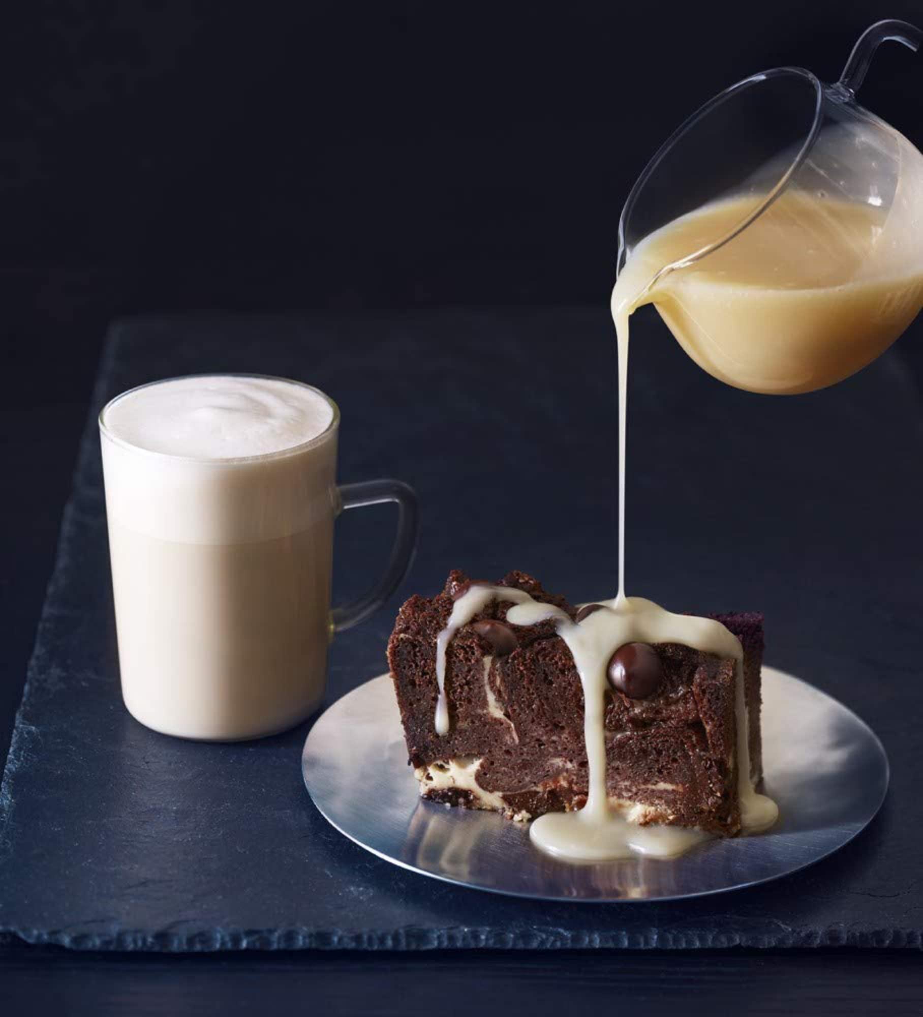 Ghirardelli Chocolate Company Ghirardelli - White Chocolate Flavored Sauce, 87.3 Ounce Bottle with Ghirardelli Stamped Barista Spoon