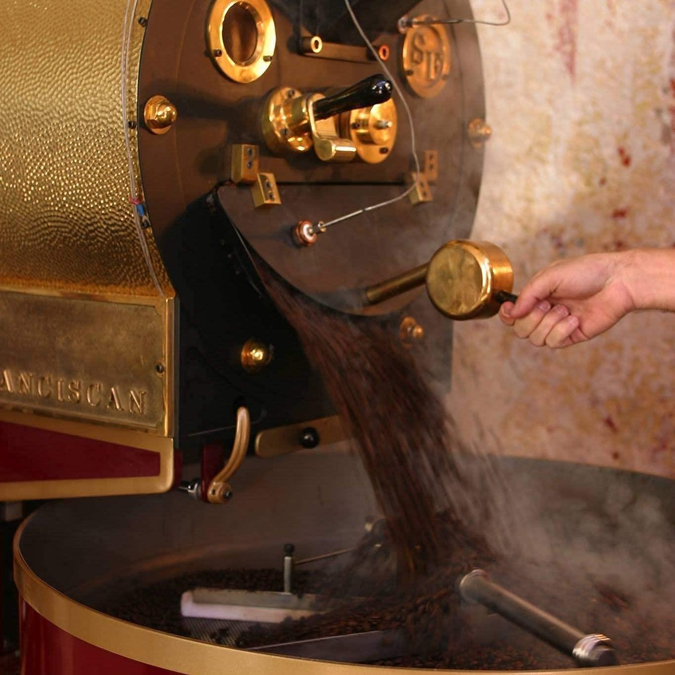 Vermont Maple Syrup Vermont Maple Syrup - 32 oz Grade A, Golden Delicate Organic Maple Syrup - 100% Pure and Authentic Maple Syrup for Pancakes, Waffles and More - Nut free, Gluten Free, Vegan, Paleo