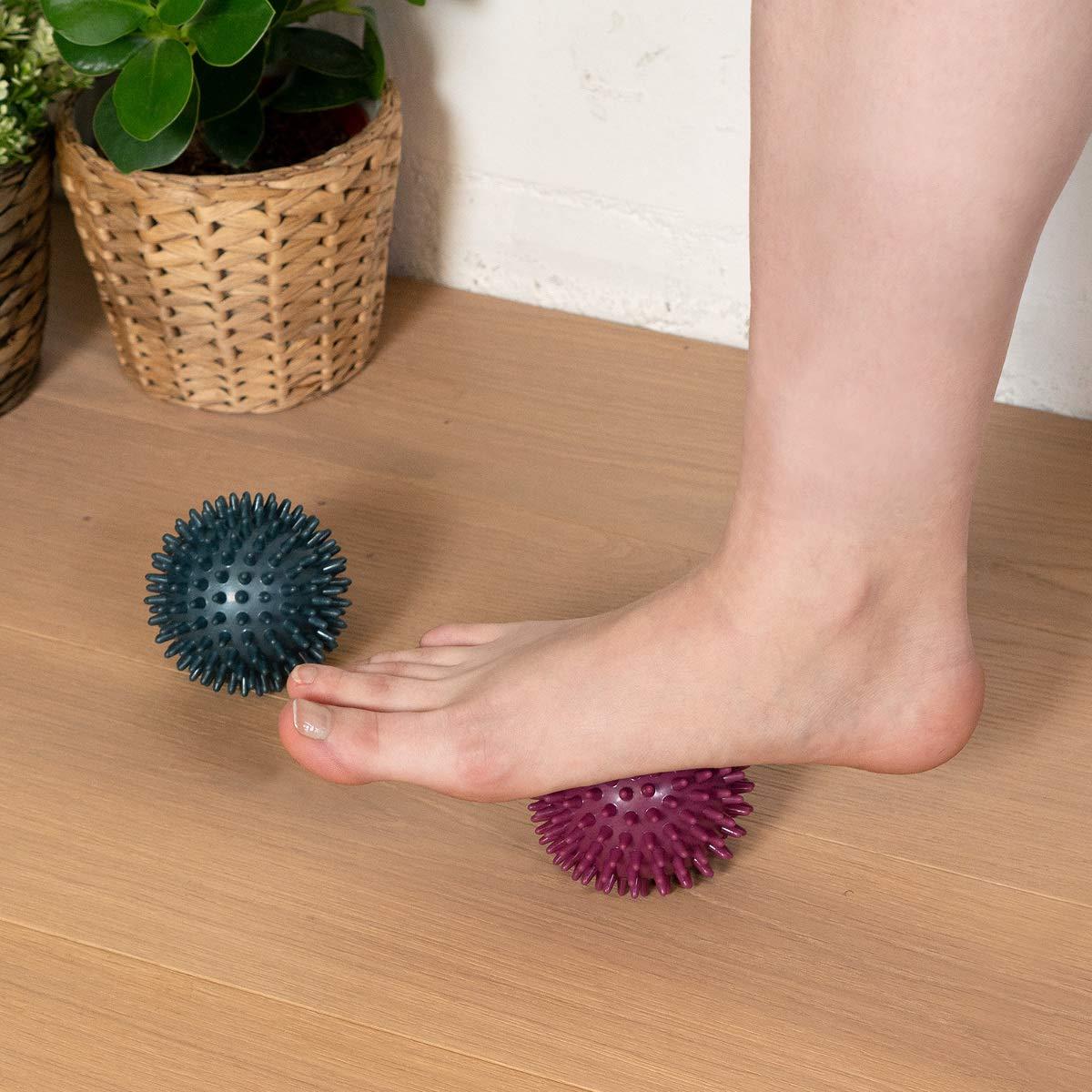Navaris Navaris Spiky Massage Balls - Set of 2 - Hedgehog Balls for Self Massage - 1x Medium-Hard & 1x Harder Ball - Pair of Bumpy Massager Balls - Ø 3 Inch