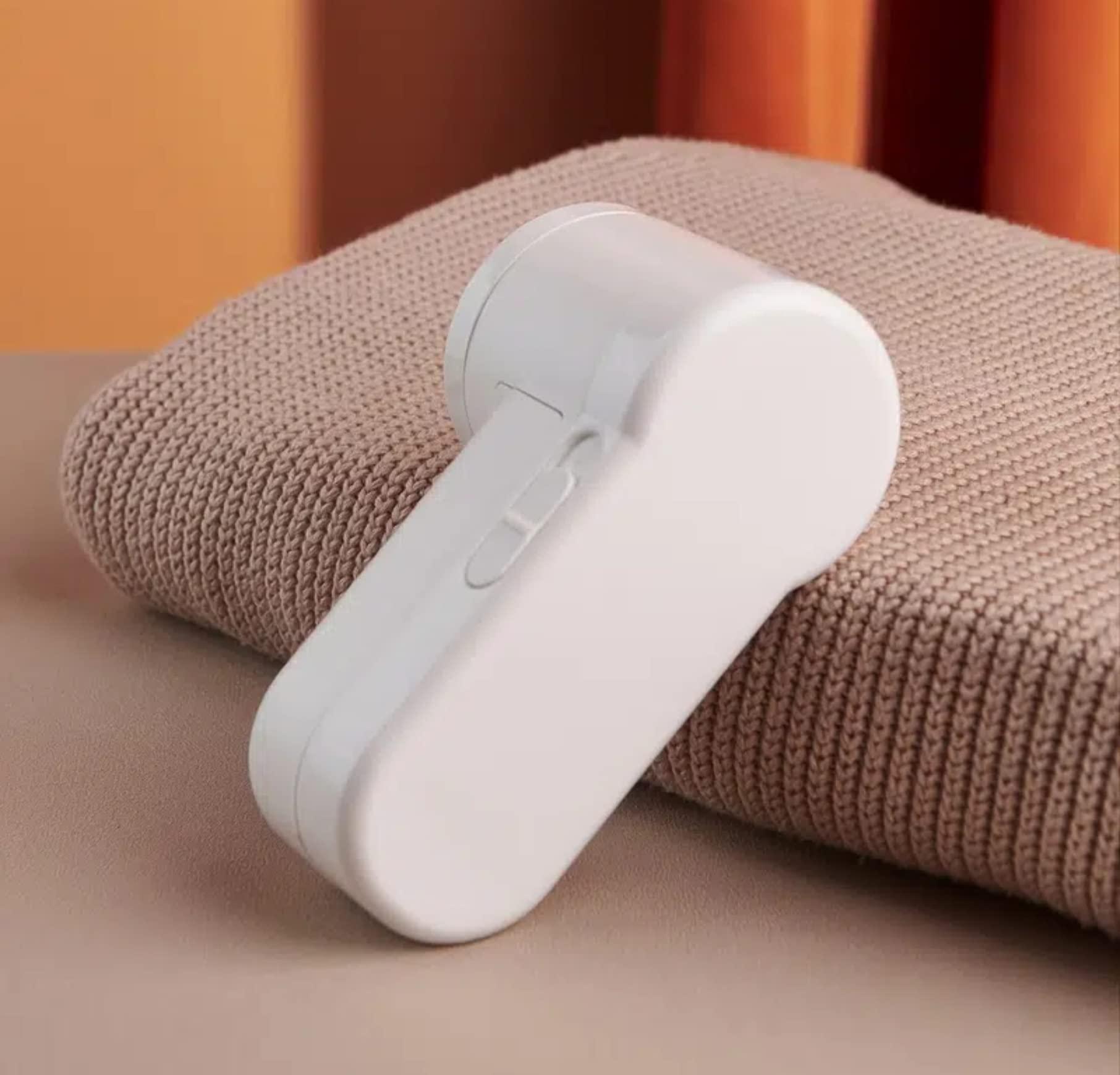 Generic Rechargeable Fabric Shaver and Lint Remover for Removing Lint and Pilling from Clothing, Furniture, Sweaters, Sofas and Blankets