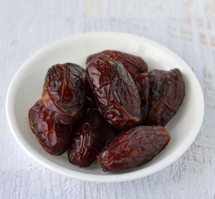 NY Spice Shop NY Spice Shop Medjool Dates - 3 Pound California Natural Delight Medjool Pitted Fresh Dates Bulk - Sweet Candied Large & Plump Chewy Texture Caramel Flavored Medjool Dates