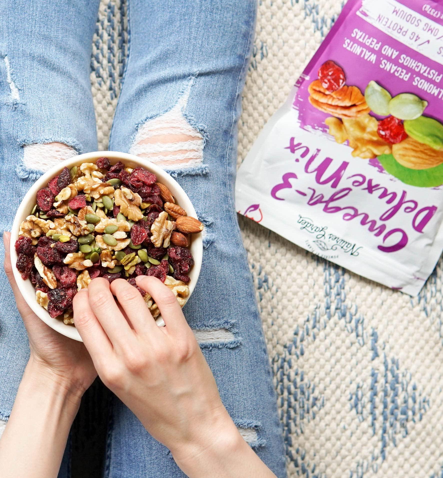 Nature's Garden Nature's Garden Omega 3 Deluxe Mix - Healthy Trail Mix, Power Up Mega Omega Trail Mix Nuts, Heart Healthy, Gluten Free, Cholesterol Free, Sodium Free, No Artificial Ingredients - 40 Oz Bag