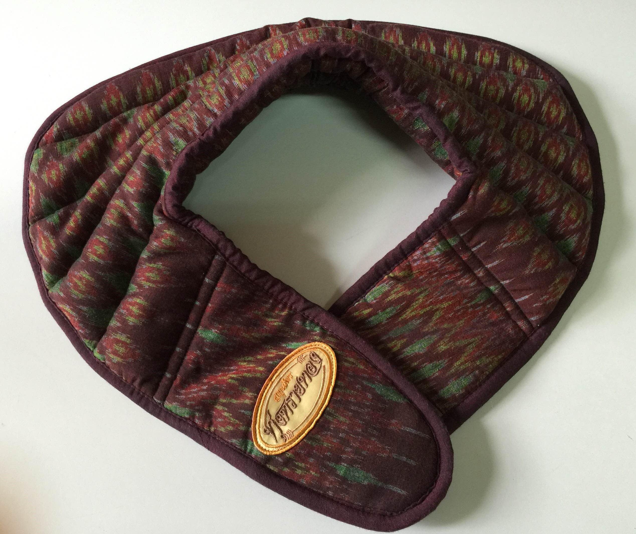 Tung Sai Thong Herbal Compress Comfort Hot Back Thai Silk (Shoulder-Back) Size 22” X 17” Weight 1000 G.