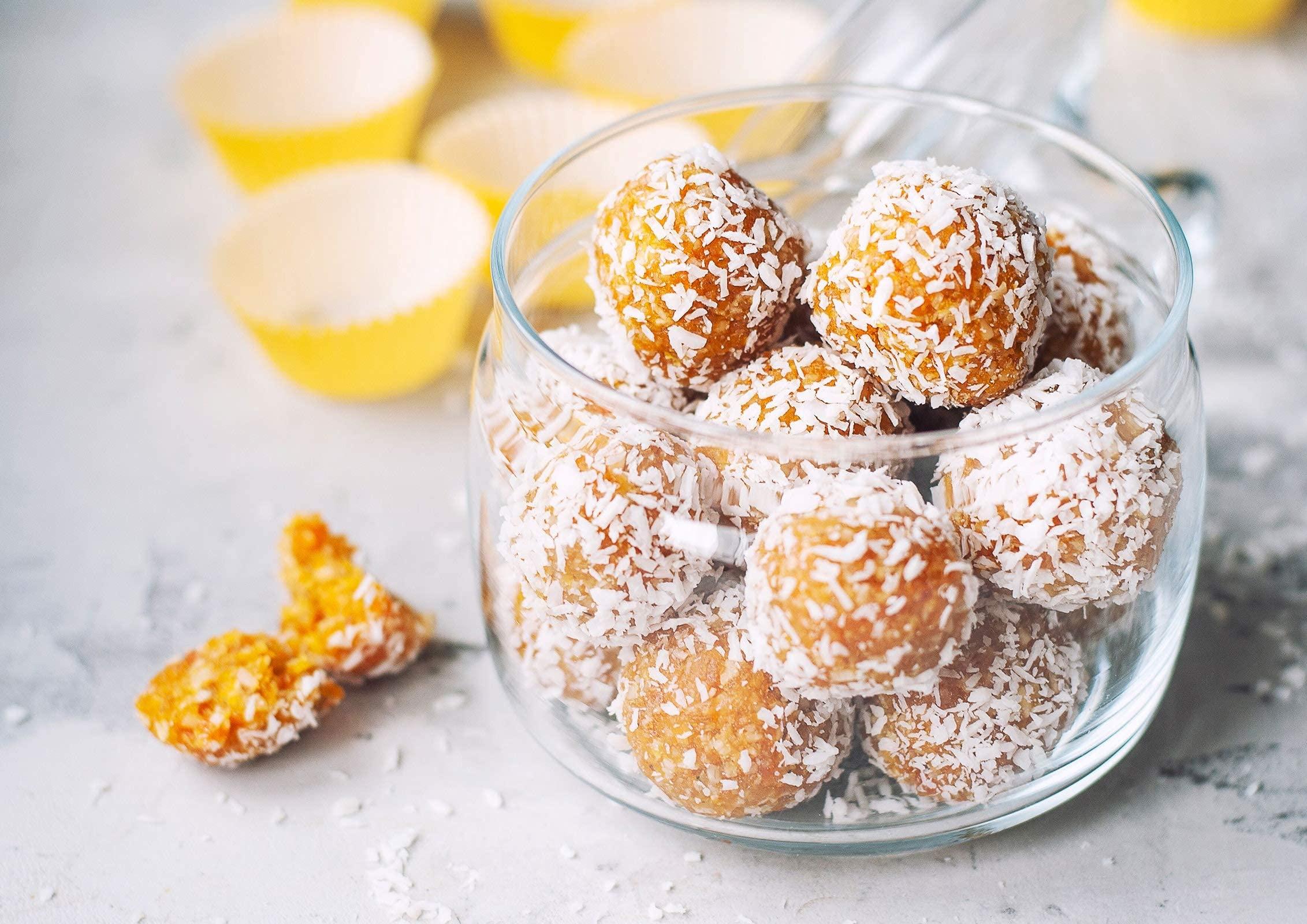 Food to Live Food to Live Organic Shredded Coconut, 10 Pounds Non-GMO, Unsweetened Flakes, Desiccated, Medium Shreds, Kosher, Vegan, Bulk. No Sulfites Added. Rich in Dietary Fiber. For Baking, as a Topping.