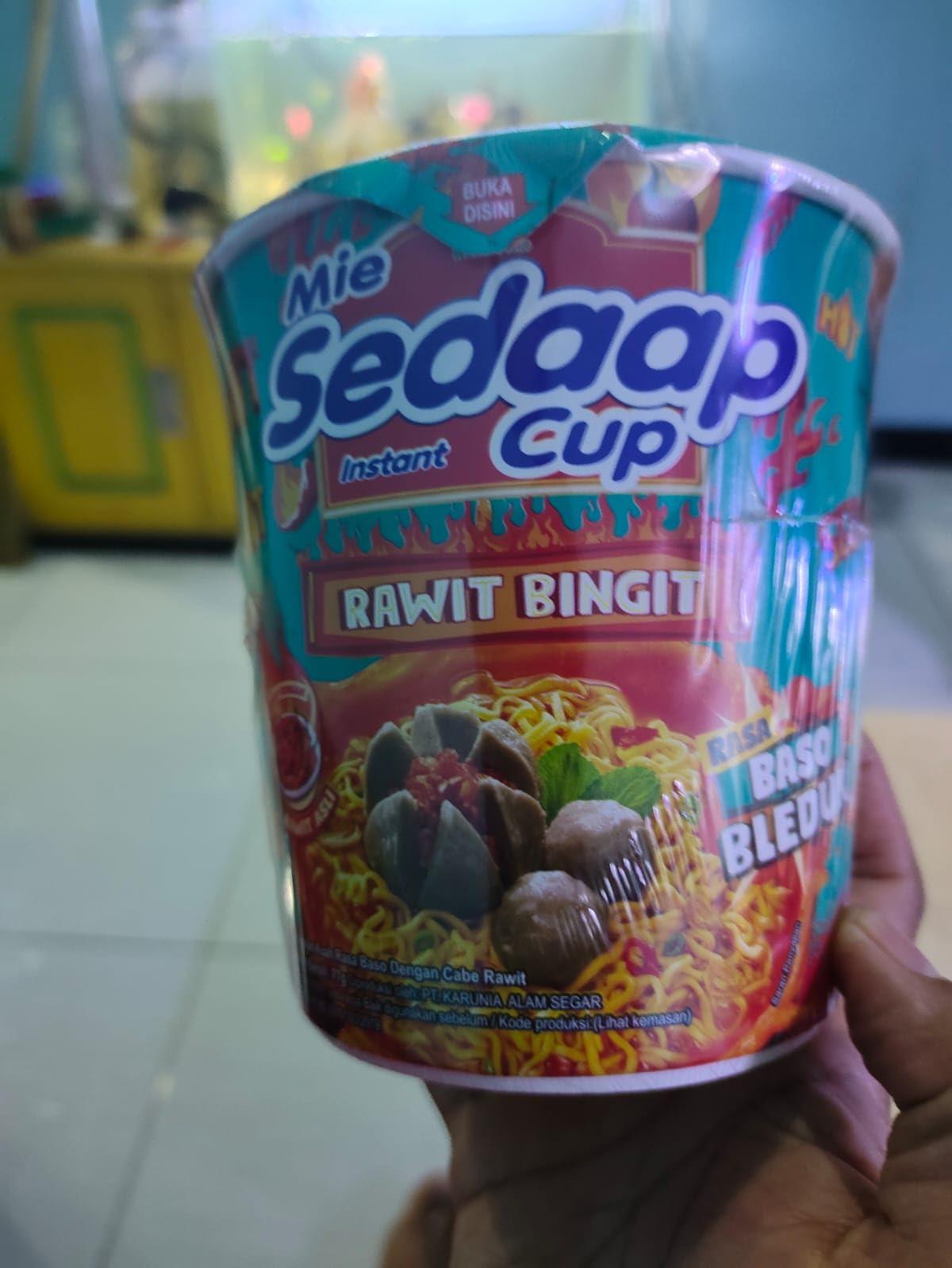 Mie Sedaap Mie Sedaap Cup Instant Noodle Rawit Bingit Rasa Baso Bleduk, 77 gram (Pack of 2)