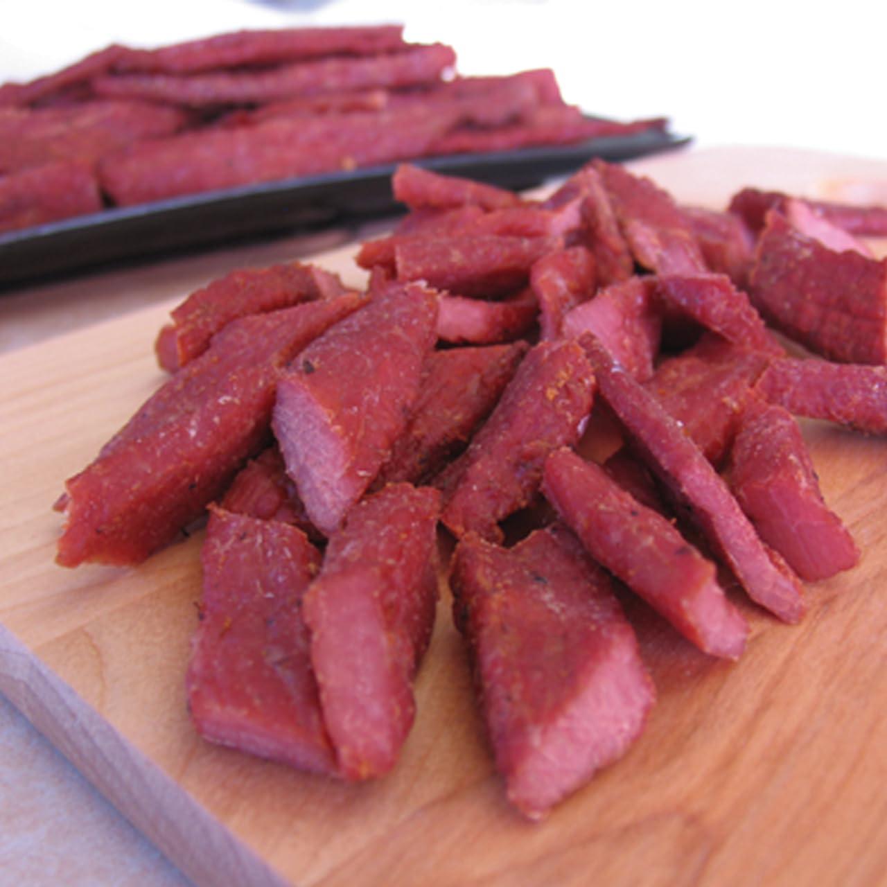 Hi Mountain Hi Mountain Jerky Seasoning and Cure Kit | HICKORY BLEND | Create Savory Homemade Beef Jerky | Great for Beef, Deer, Elk, & Venison | Mix will Season up to 15lbs. of Meat (1 Box)