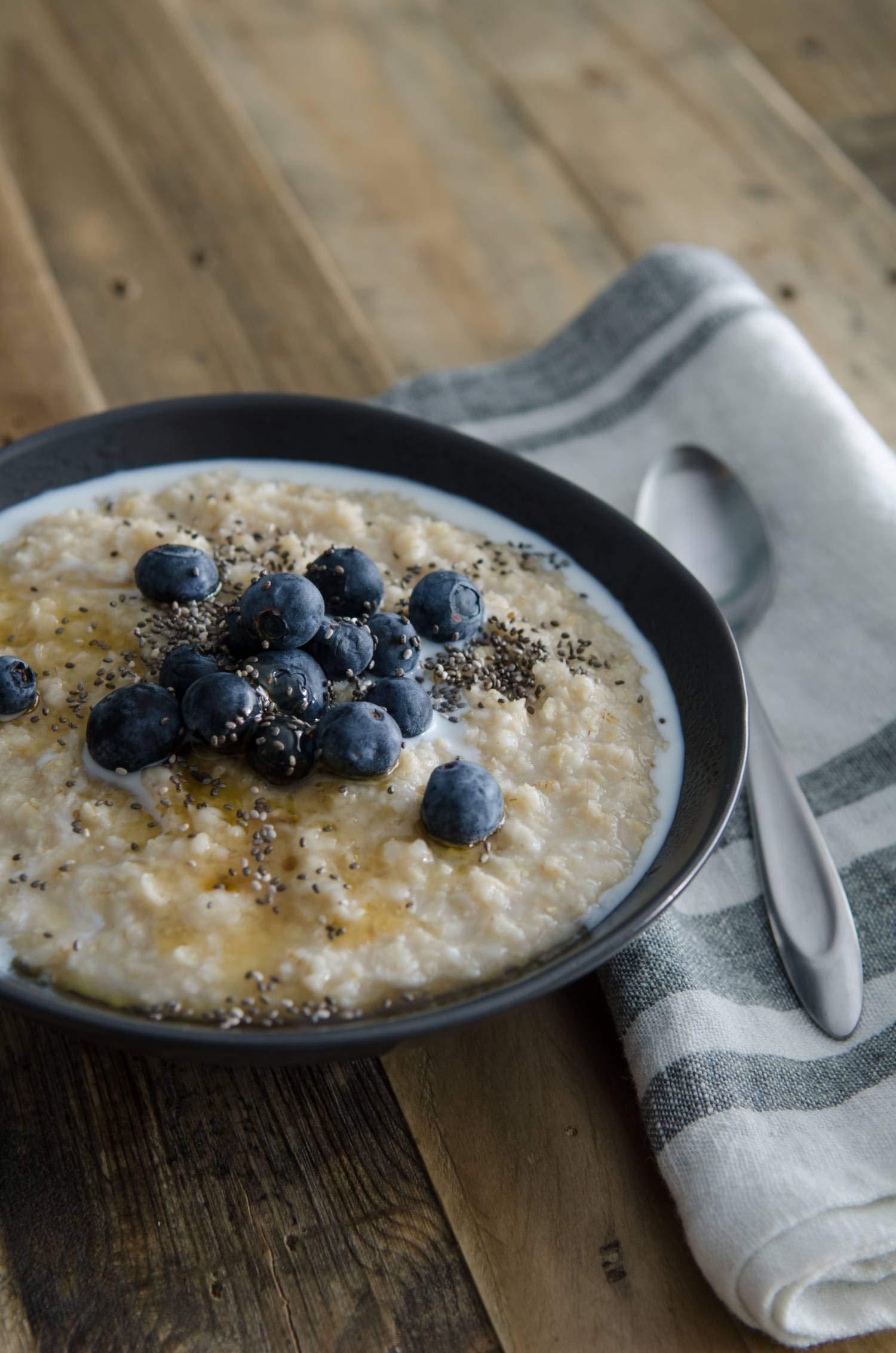 Bob's Red Mill Bob\'s Red Mill Gluten Free Quick Cooking Rolled Oats, 28 oz (Pack of 1) - Gluten Free, Non-GMO, Vegan, Whole Grain, Kosher