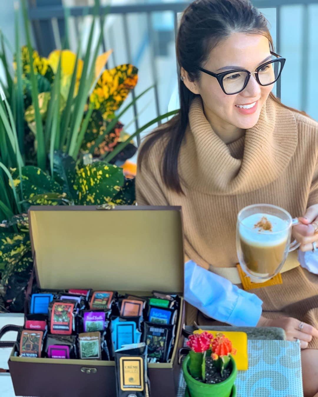 Coffee Beanery Coffee Trunk of Samplers | 20 Ground Samples | Light-Medium Roast | Coffee Gift basket | Coffee Beanery