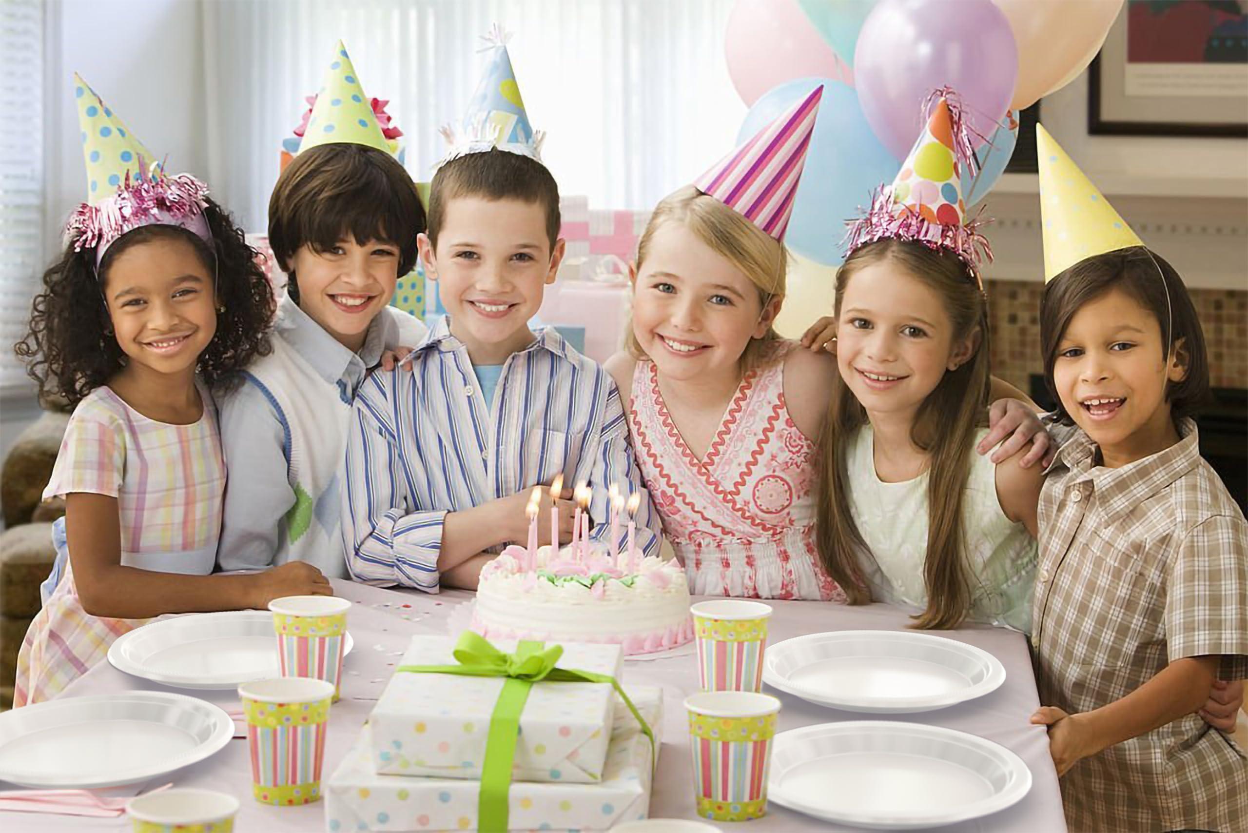 Exquisite Exquisite White Plastic Plates Disposable 9\" Plastic Dinner Plates 100 Pcs White Disposable Plates Plastic Plates For Party Plates Disposable Heavy Duty 350 GSM White Plates For Party.