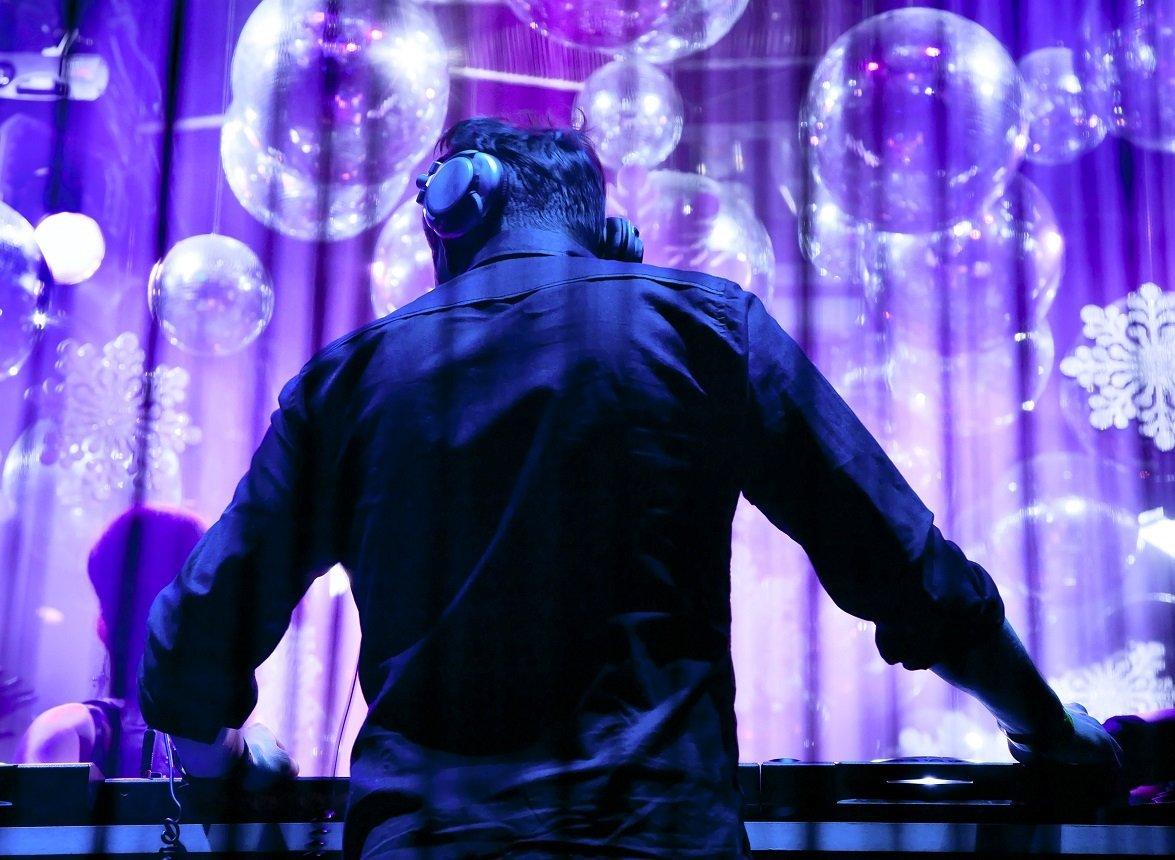 LIVEMUS!C LiveMus!c HearSafe Ear Plugs - High Fidelity Earplugs for Musician, Concert, Drummer, DJ & Clubbing - Reusable, Comfortable - Noise Protection, Cancelling (Large Size) Transluscent White