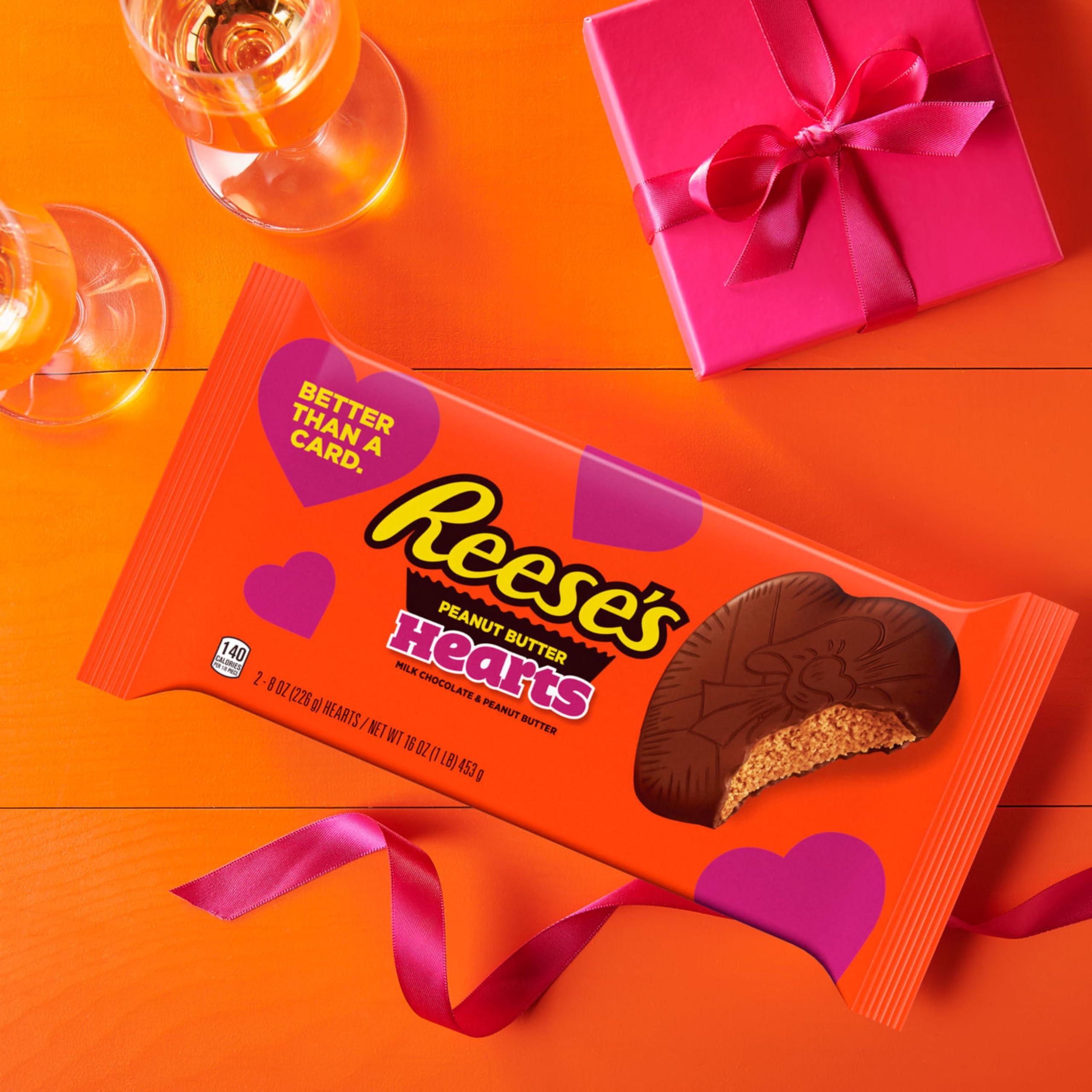 Reese's REESE\'S Milk Chocolate Peanut Butter Hearts, Valentine\'s Candy Pack, Perfect Valentines Day Gift for Him, Her, or Kids, Football Party Snacks, 16 oz (2 Pieces)