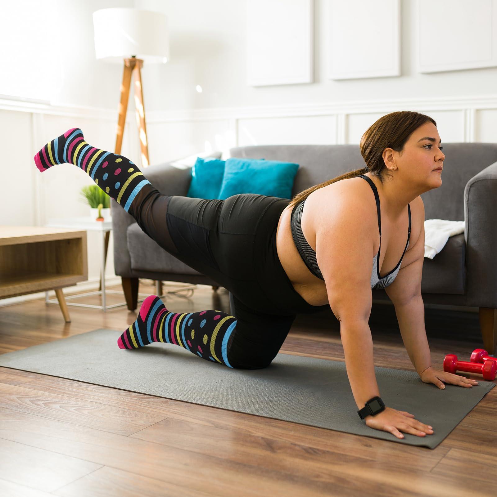 VOMFIT 4 Pairs Plus Size Compression Socks for Women & Men, Extra Wide Calf 20-30 mmhg Knee High Compression Stockings for Circulation Swelling Support