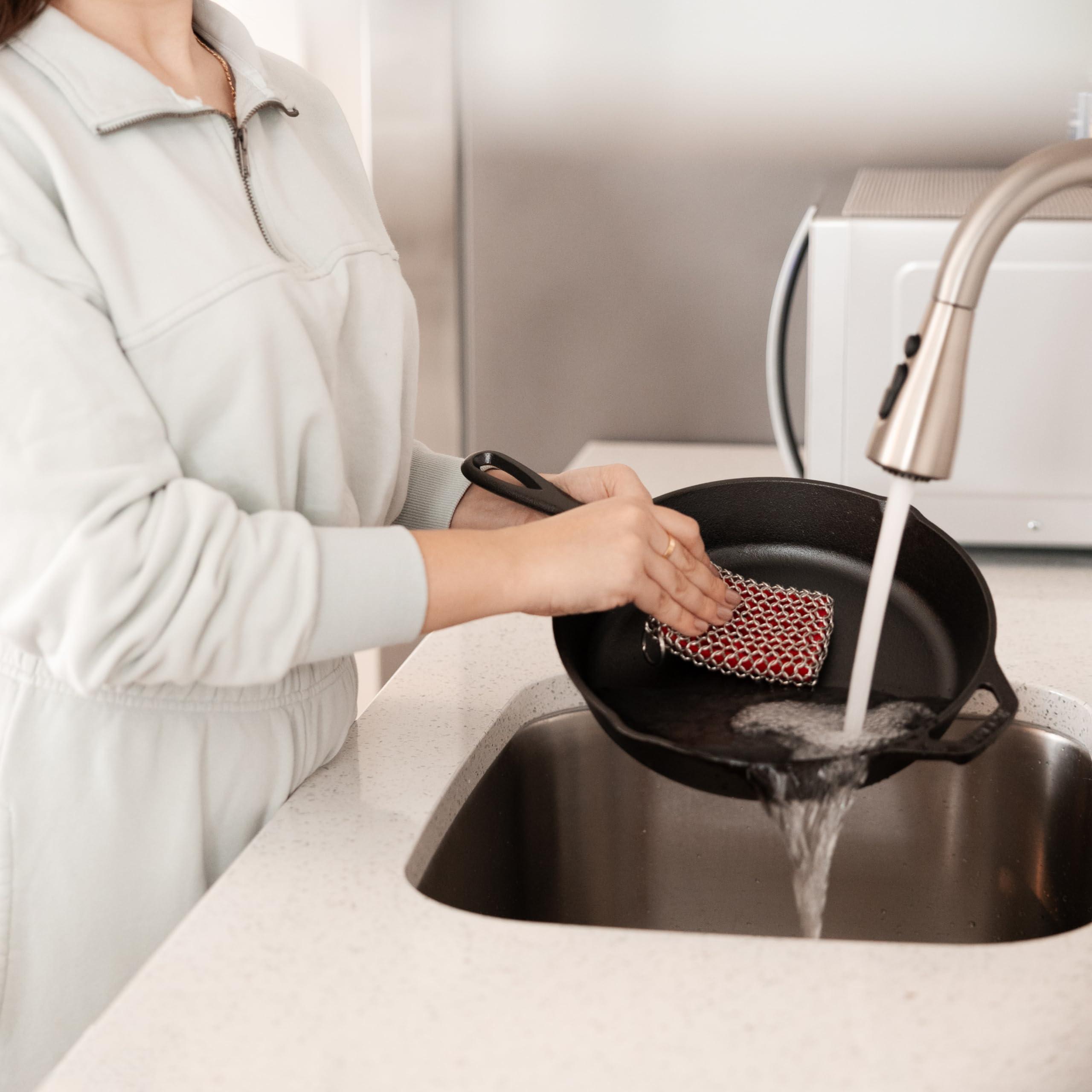 Outset Outset Chain Mail Cast Iron Cleaner and Scrubber Tool with Silicone Support Pad