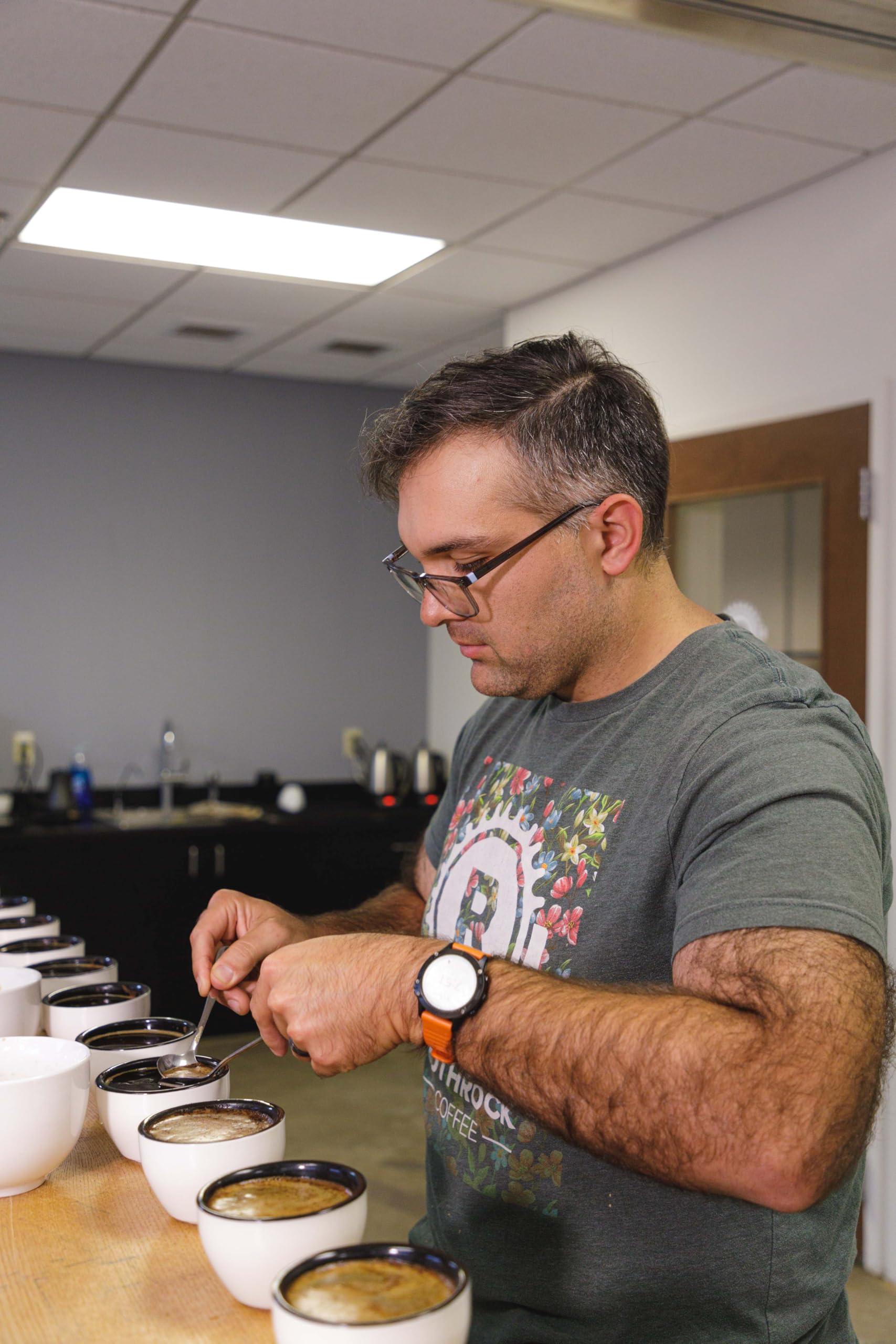 R ROTHROCK COFFEE Rothrock Coffee - Trailside - Dark Roast - Whole Bean Coffee - For Espresso, Drip Brew, French Press & More - Full-Bodied & Smooth - Rich Chocolate & Nutty Notes (2 lb Bag)