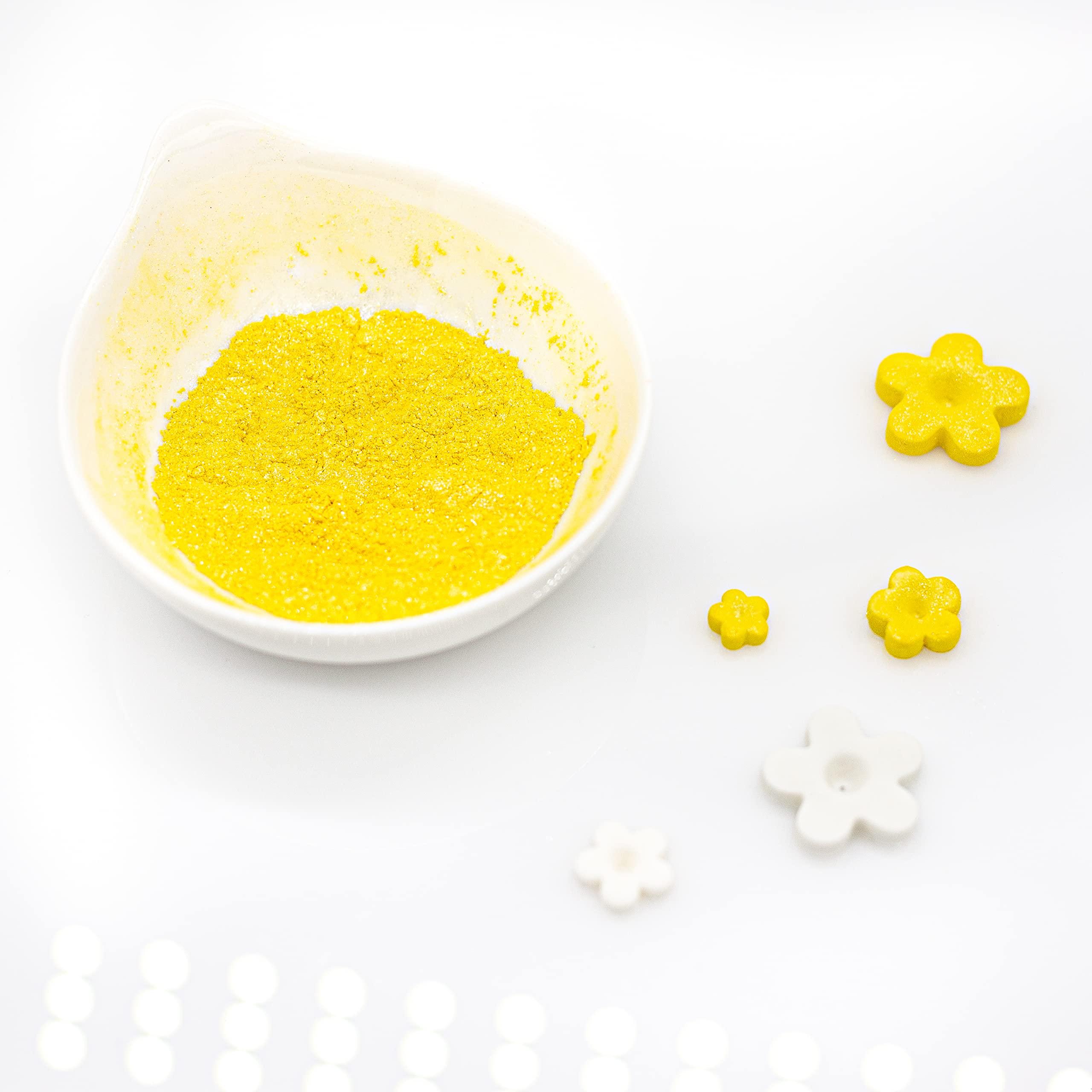 Bakerpan Bakerpan Pearl Luster Dust Edible, Yellow Edible Glitter for Cocktails, 4 Grams Edible Glitter for Cake Decorating, Cookies, Chocolates and Candies, Edible Glitter for Drinks