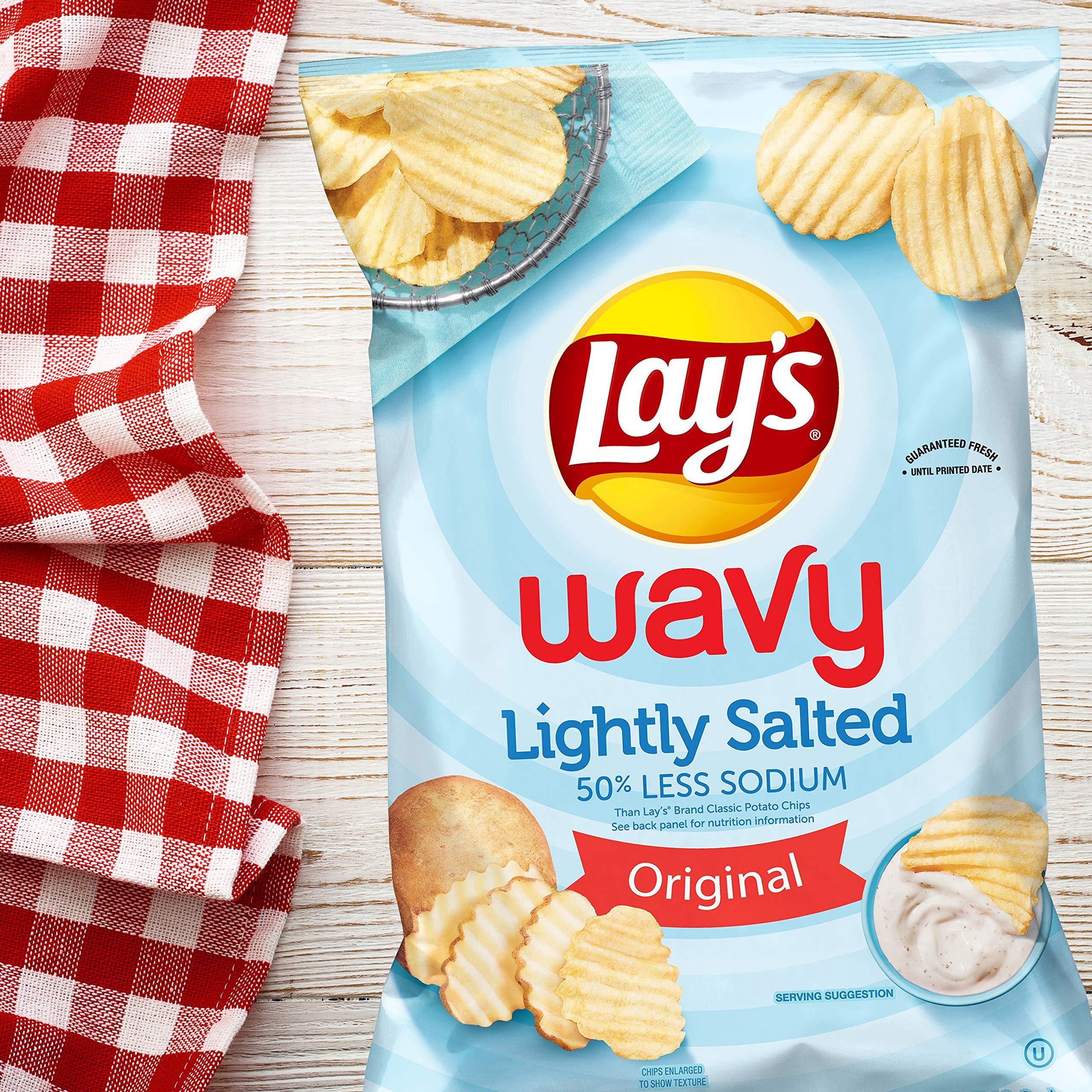Lay\'s Lay\'s Potato Chips, Lightly Salted Snacks, 7.75oz Bag