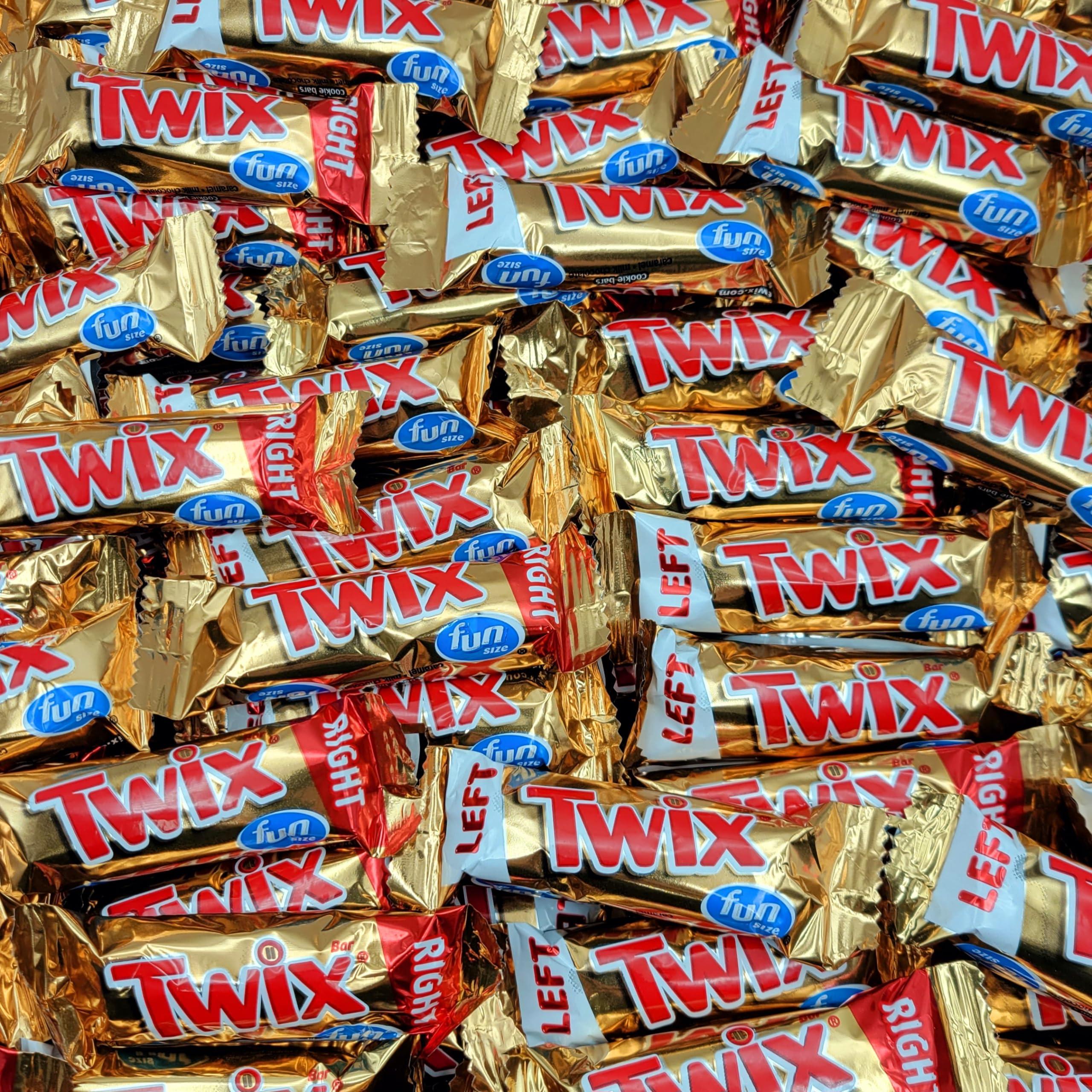 Yummy Chew Twix Chocolate Candy Bars - Fun Size Twix Candy Bars - Individually Wrapped Bulk Twix Chocolate Bars - Twix Caramel Milk Chocolate Cookie Bars - Bulk Candy Bag (Pack of 65)
