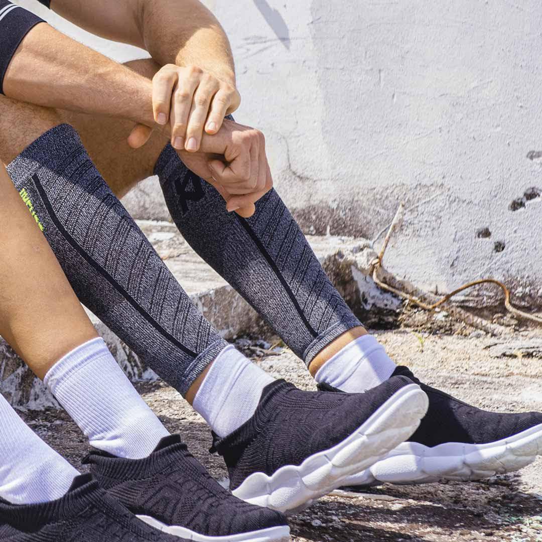 Zensah Zensah Featherweight Compression Leg Sleeves - Relieve Shin Splints, Calf Strains (Charcoal/Blue, Medium)