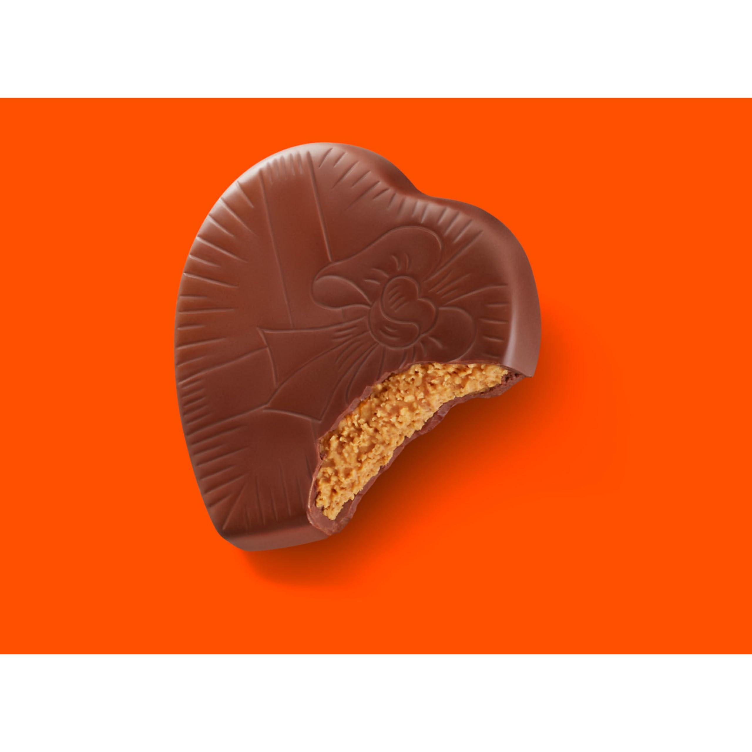 Reese's REESE\'S Milk Chocolate Peanut Butter Hearts, Valentine\'s Candy Pack, Perfect Valentines Day Gift for Him, Her, or Kids, Football Party Snacks, 16 oz (2 Pieces)