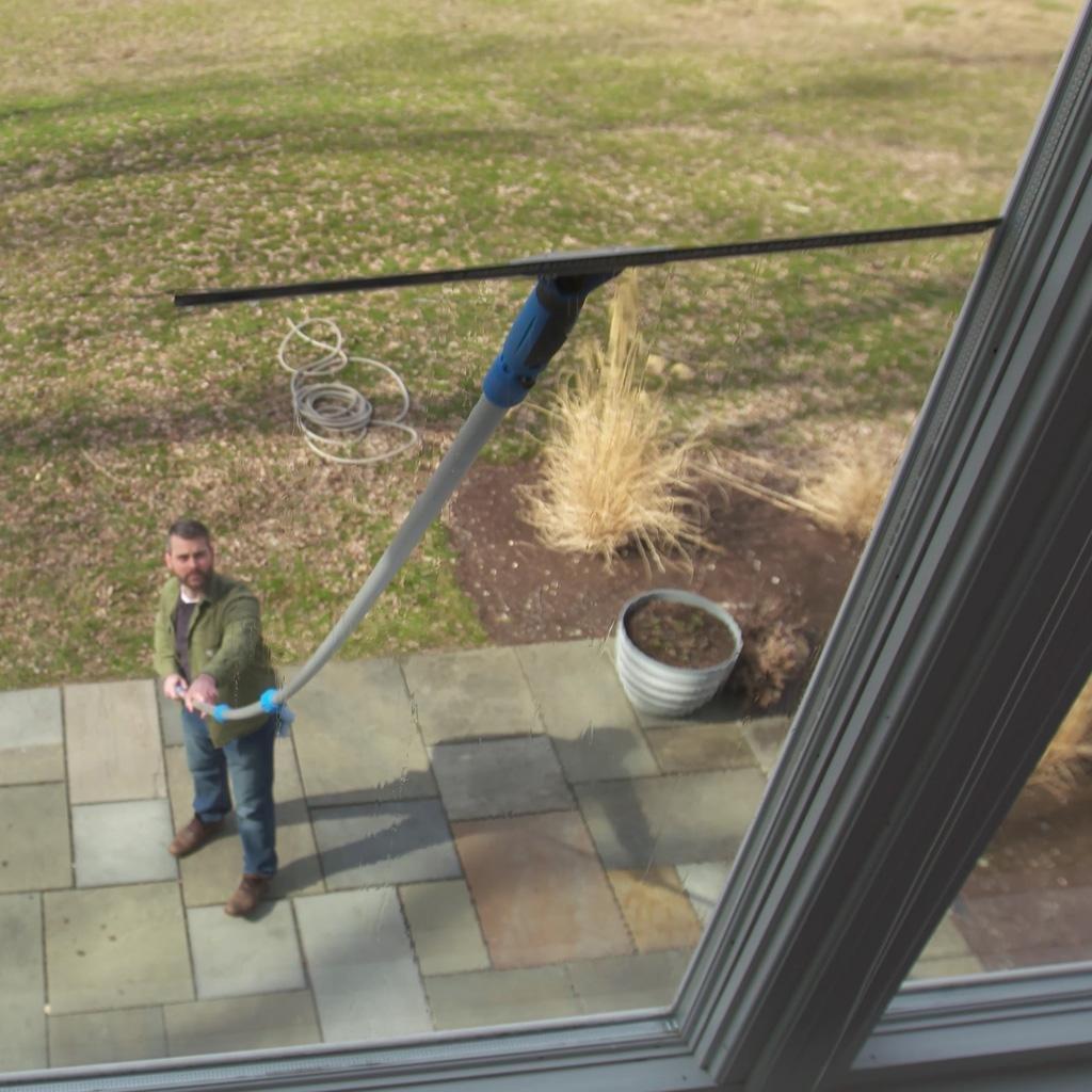 Unger Unger 18-inch Professional Grip Swivel Squeegee  Professional Grade Window Squeegee for the Home, Large Squeegee for Glass Window Cleaning