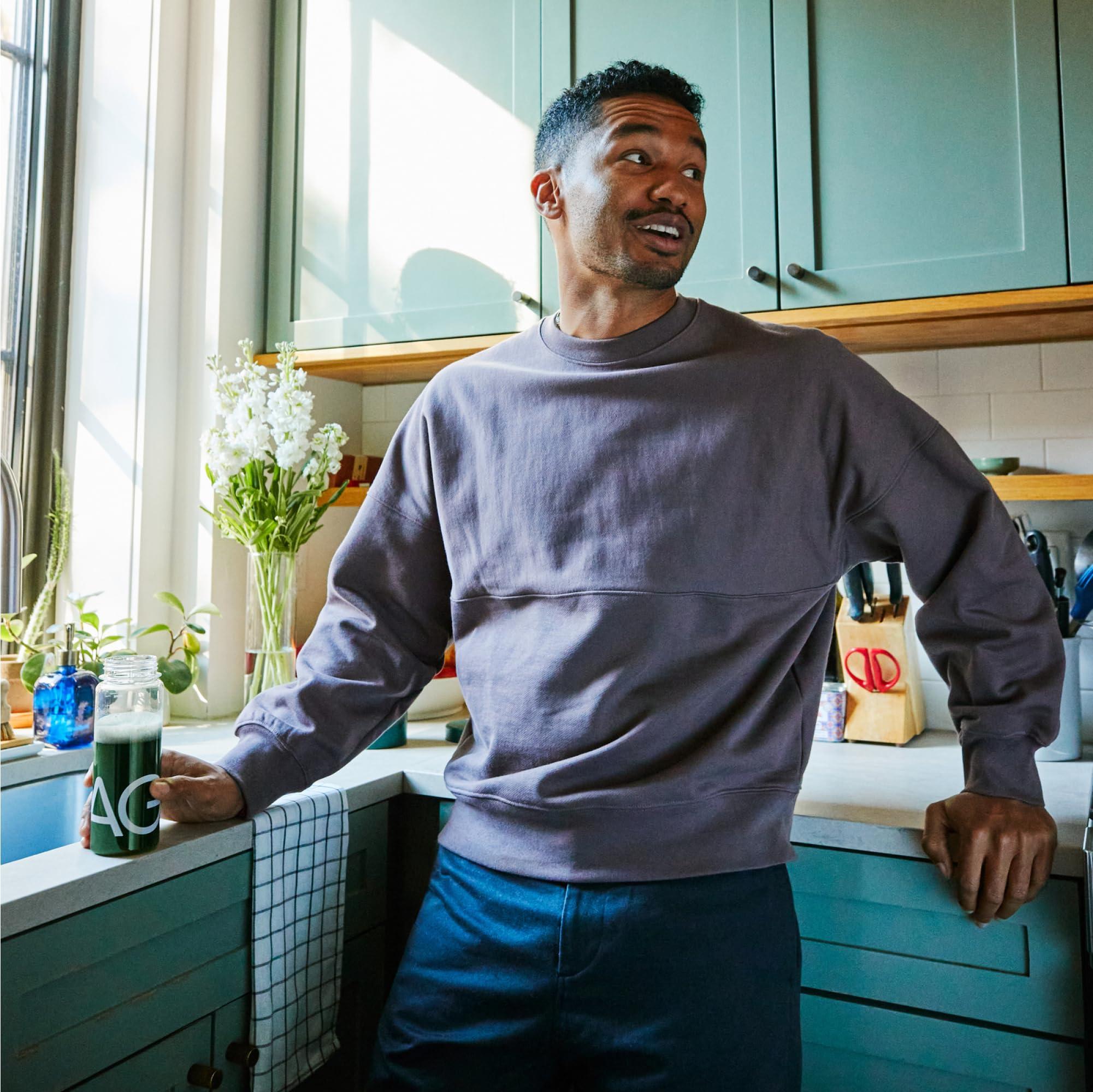 AG1 AG1 Greens Powder Supplement | Improve Gut Health | Multivitamin, Probiotic, Gluten Free, Vegan and Keto Friendly | Shaker & Scoop Included | 75 Vitamins (Athletic Greens), Classic Formula