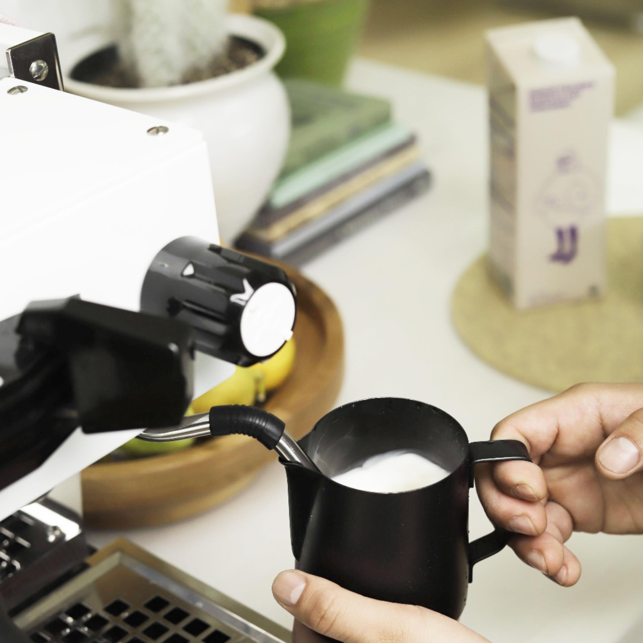 Minor Figures Minor Figures - Oat Milk - Organic - Barista Standard - 32 Oz - 6 Pack - Non Gmo - Plant Based - Vegan - Dairy Free - Shelf Stable - Unsweetened