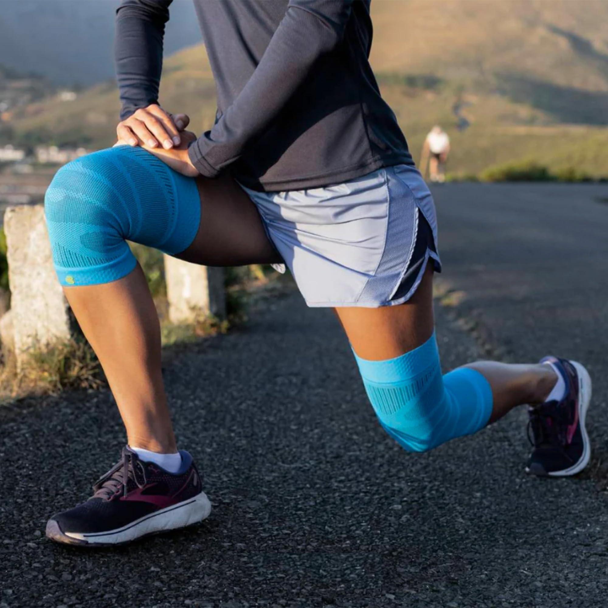 BAUERFEIND Bauerfeind Sports Compression Knee Support - Lightweight Design with Gripping Zones for Knee Pain Relief & Performance, Black, Size M