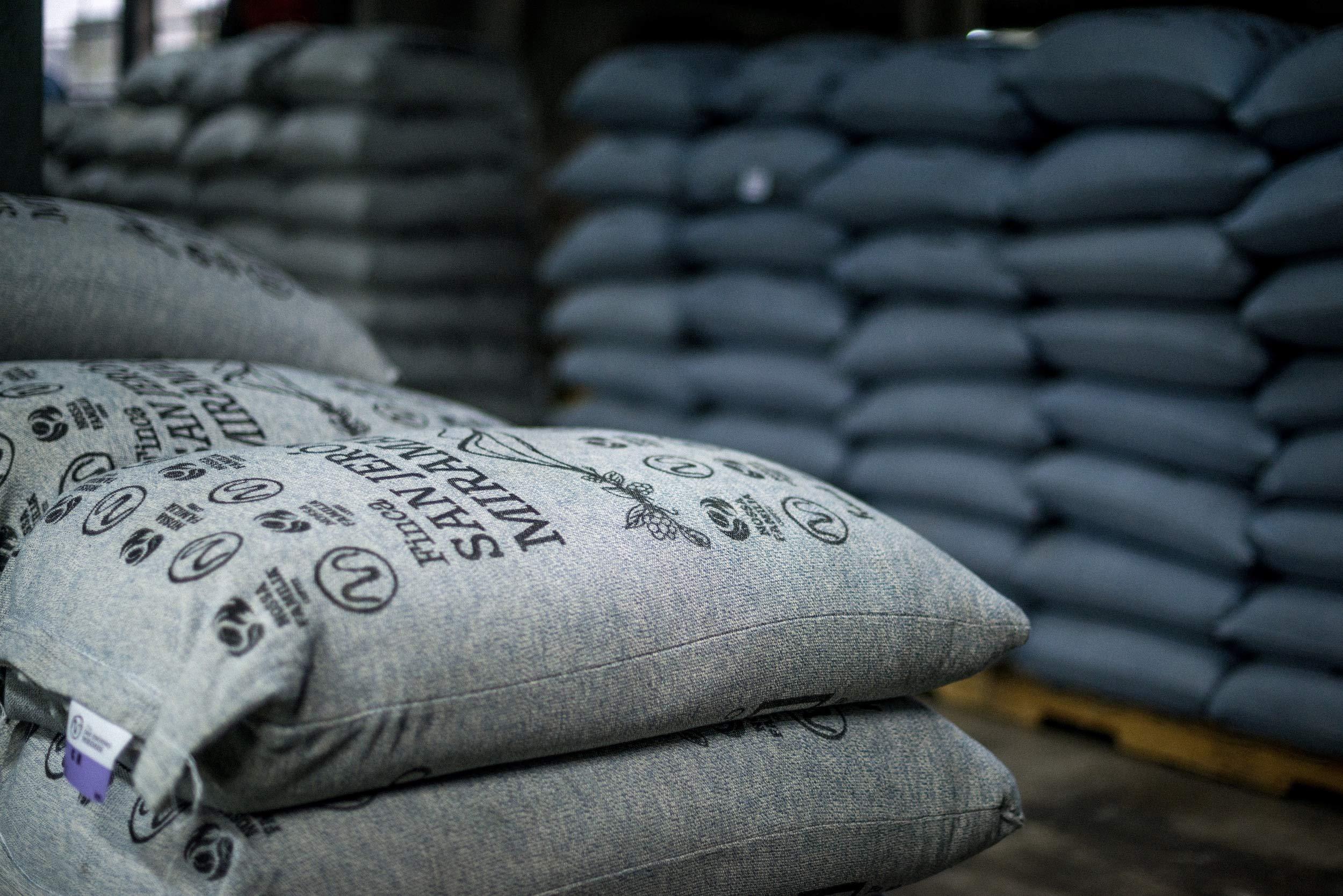 Nossa Familia Nossa Familia Italian Coffee - Medium-Dark Roast Low Acid - Fair Trade Whole Coffee Bean- Smooth Balanced and Low Bitterness - Roasted Whole Coffee- Sourced from Small Peruvian Farms - Delicia 12oz