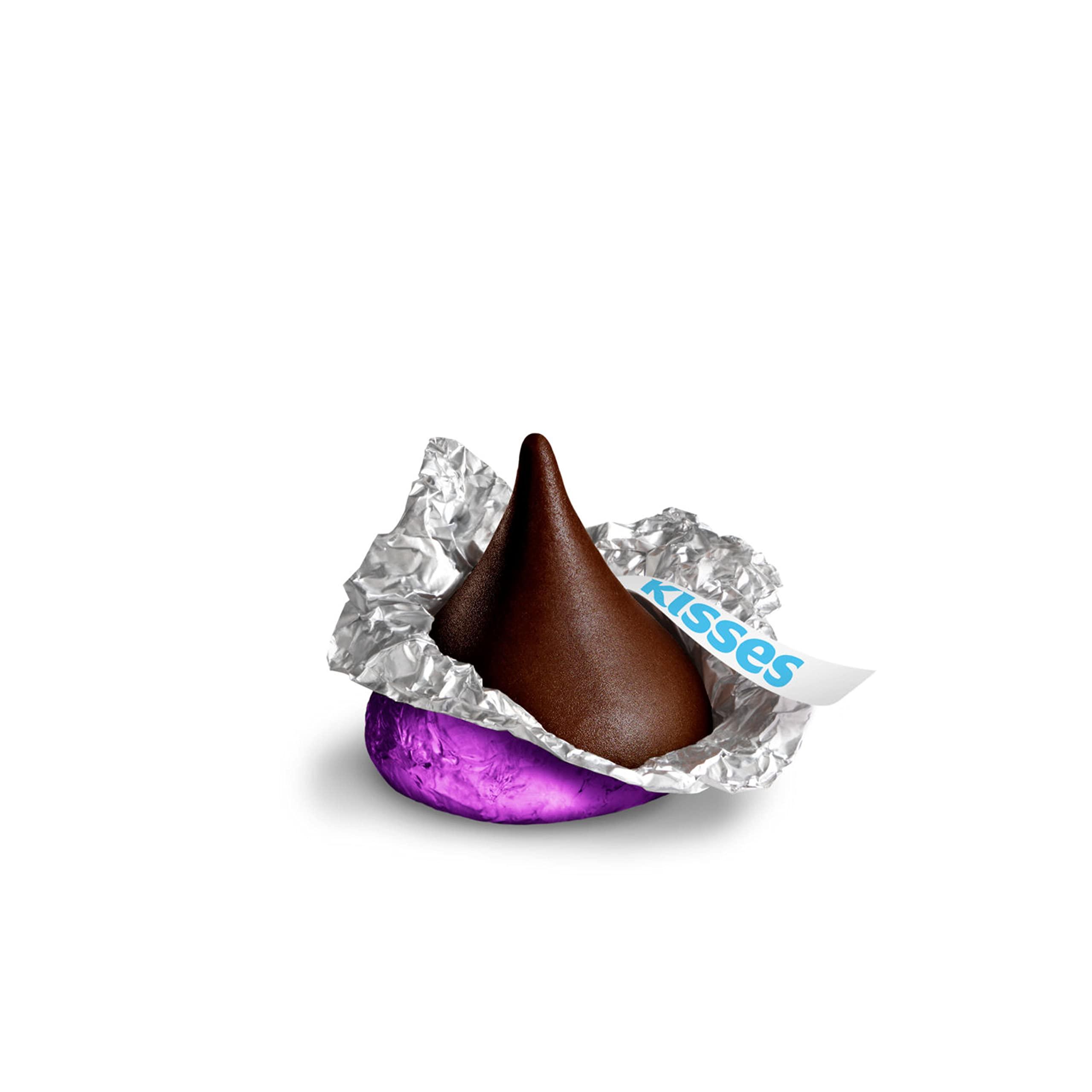 Kisses HERSHEY\'S KISSES SPECIAL DARK Mildly Sweet Chocolate Candy Party Pack, 32.1 oz
