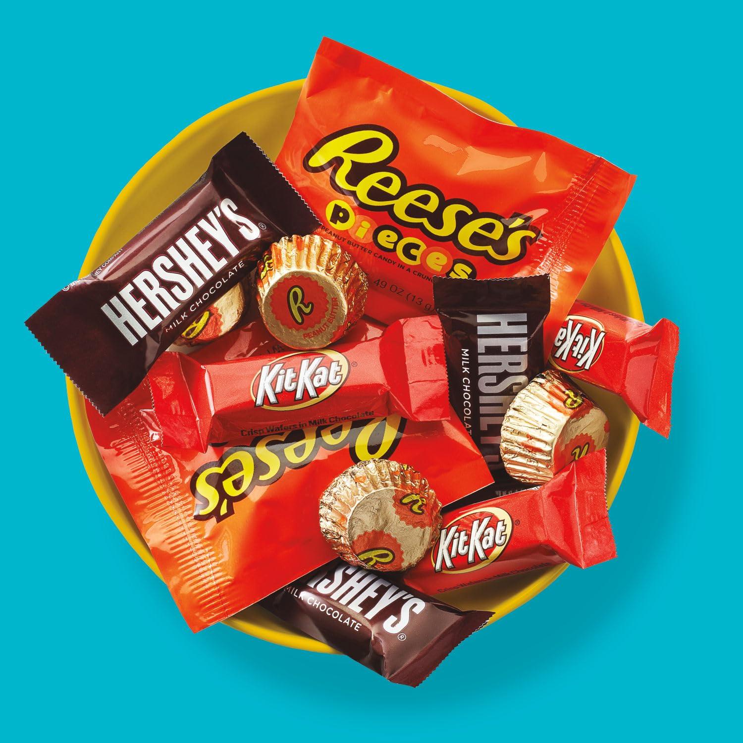 HERSHEY'S HERSHEY\'S, KIT KAT and REESE\'S Assorted Flavored Candy Party Pack, 33.38 oz