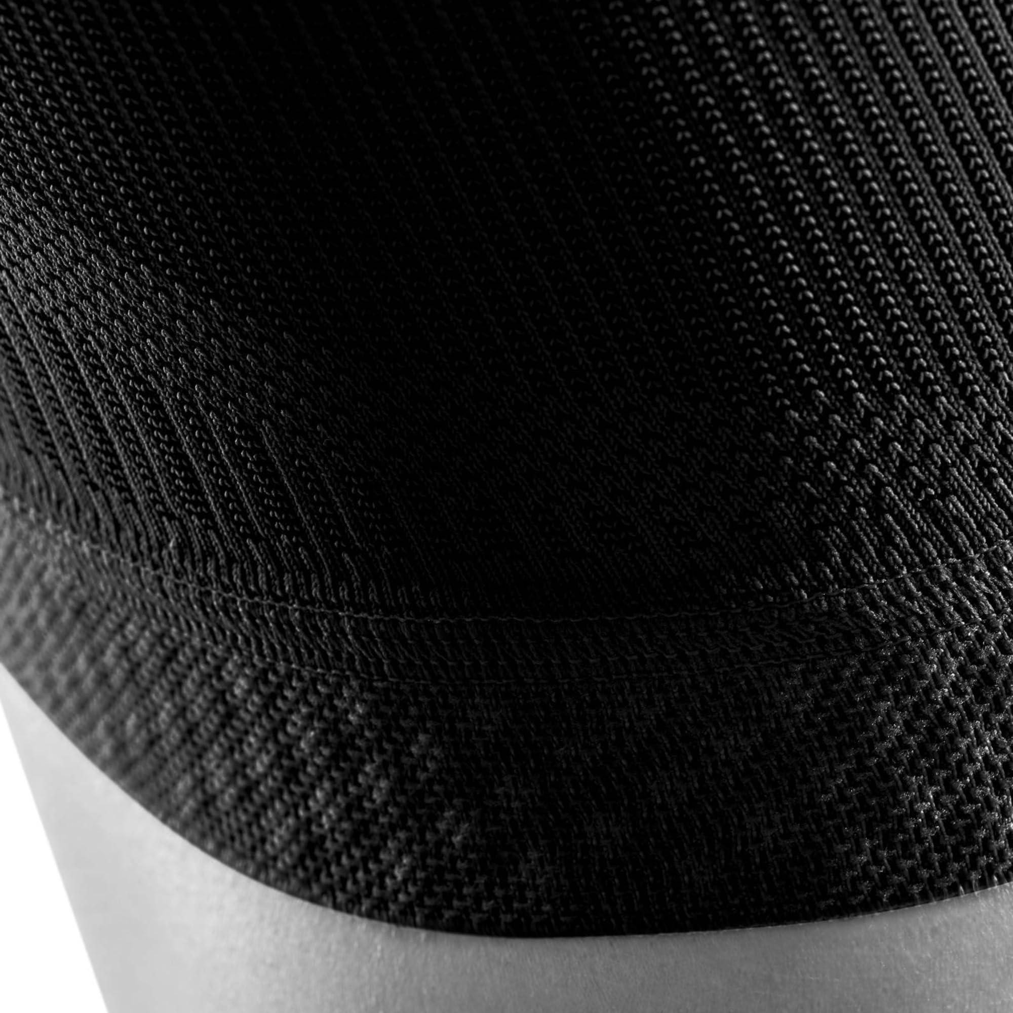 BAUERFEIND Bauerfeind Sports Compression Knee Support - Lightweight Design with Gripping Zones for Knee Pain Relief & Performance, Black, Size M