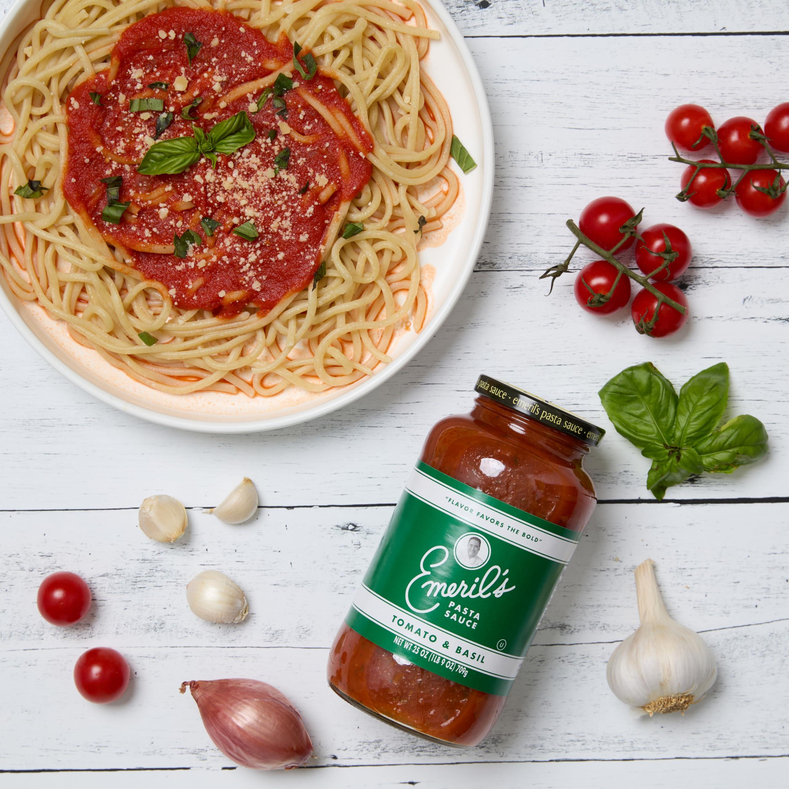 Emeril Lagasse Emeril Lagasse Pasta Sauce Jar 25 Oz Gourmet Pasta Sauces: Arrabbiata, Marinara, Roasted Garlic, Tomato Basil, & Vodka Pasta Sauce Best for Homemade Pasta and Spaghetti Sauce (TOMATO BASIL)