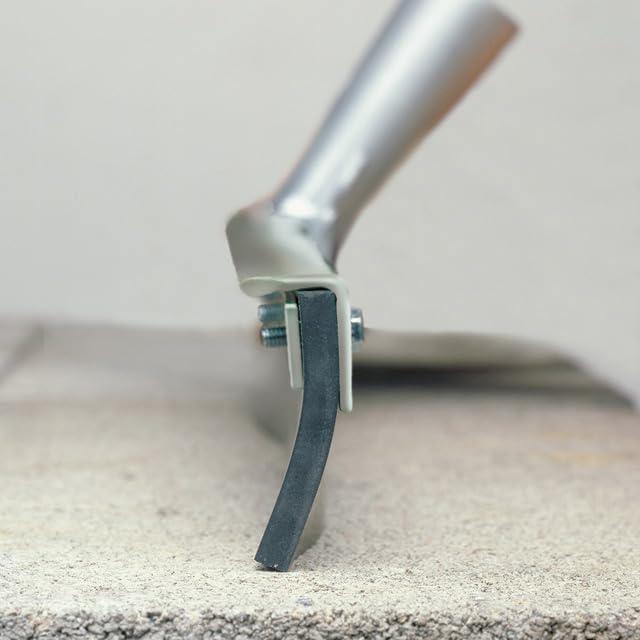 Unger Unger Professional AquaDozer 24 Smooth Surface Curved Floor Squeegee  Floor Scrubber, Floor Squeegee for Concrete Floors & Asphalt, Squeegee Broom, Flood Cleanup Squeegee